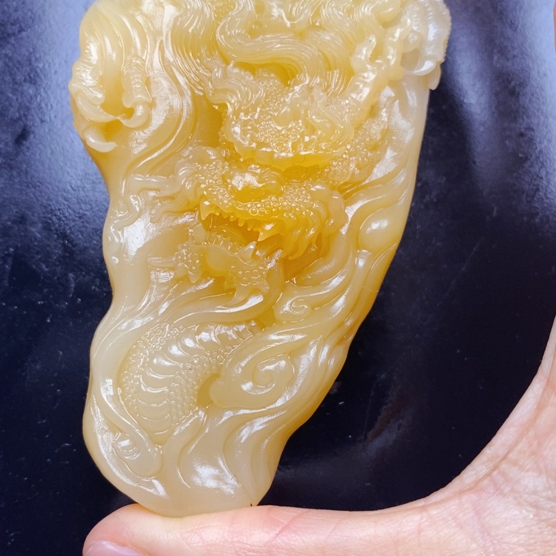 石英质玉（黄龙玉）未镶嵌颈饰