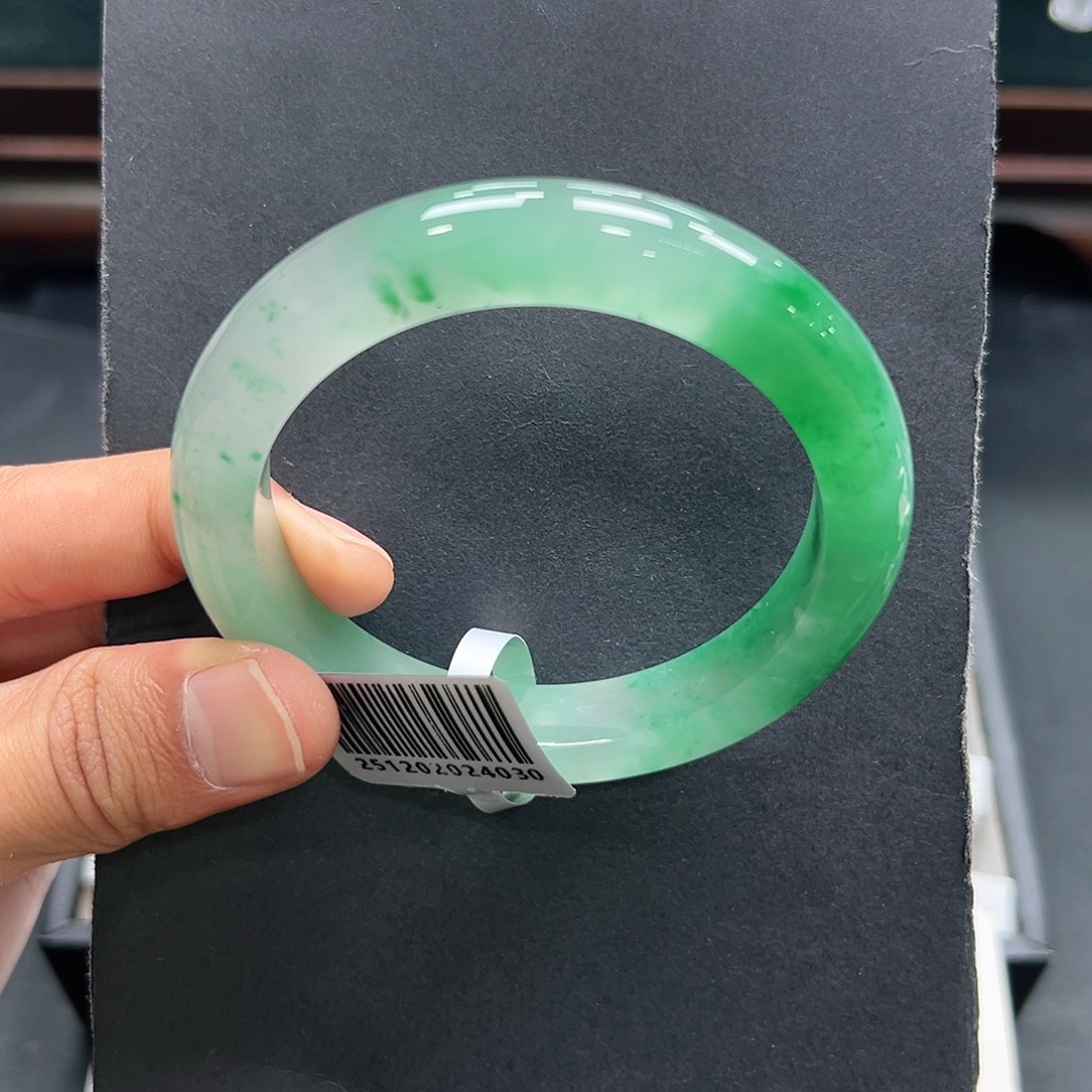 0***6石英质玉（非洲翠）未镶嵌手镯