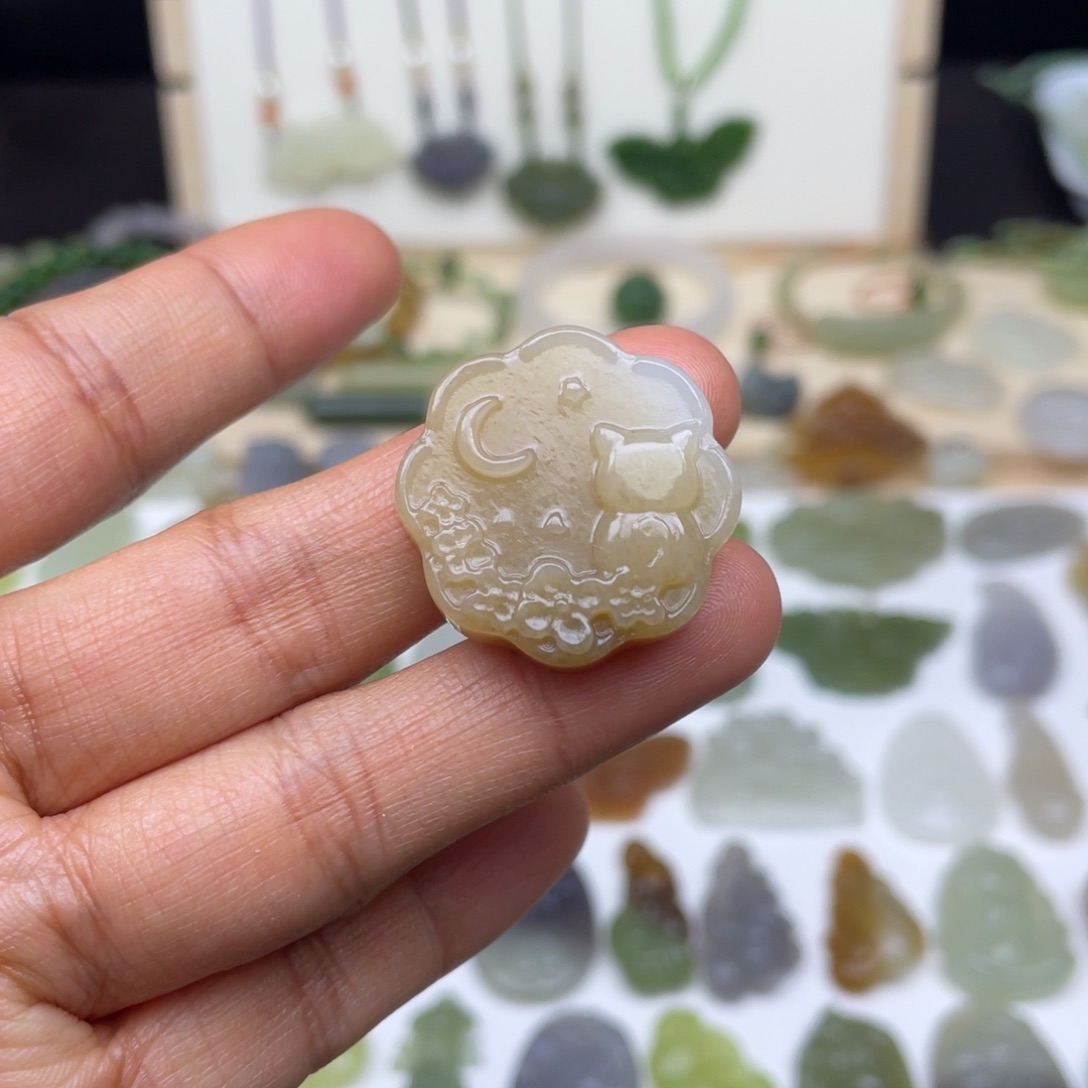 和田玉未镶嵌颈饰