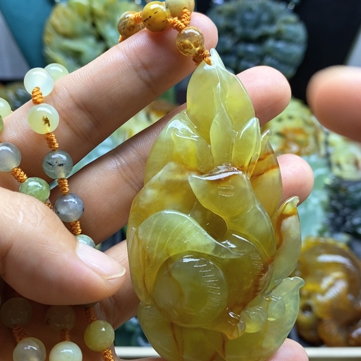 未镶嵌蛇纹石玉挂件