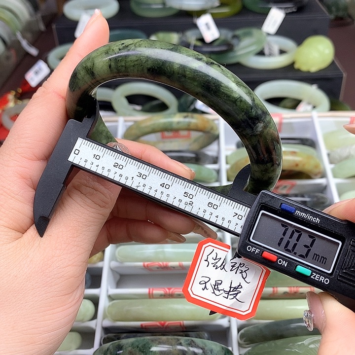 蛇纹石玉手镯未镶嵌875