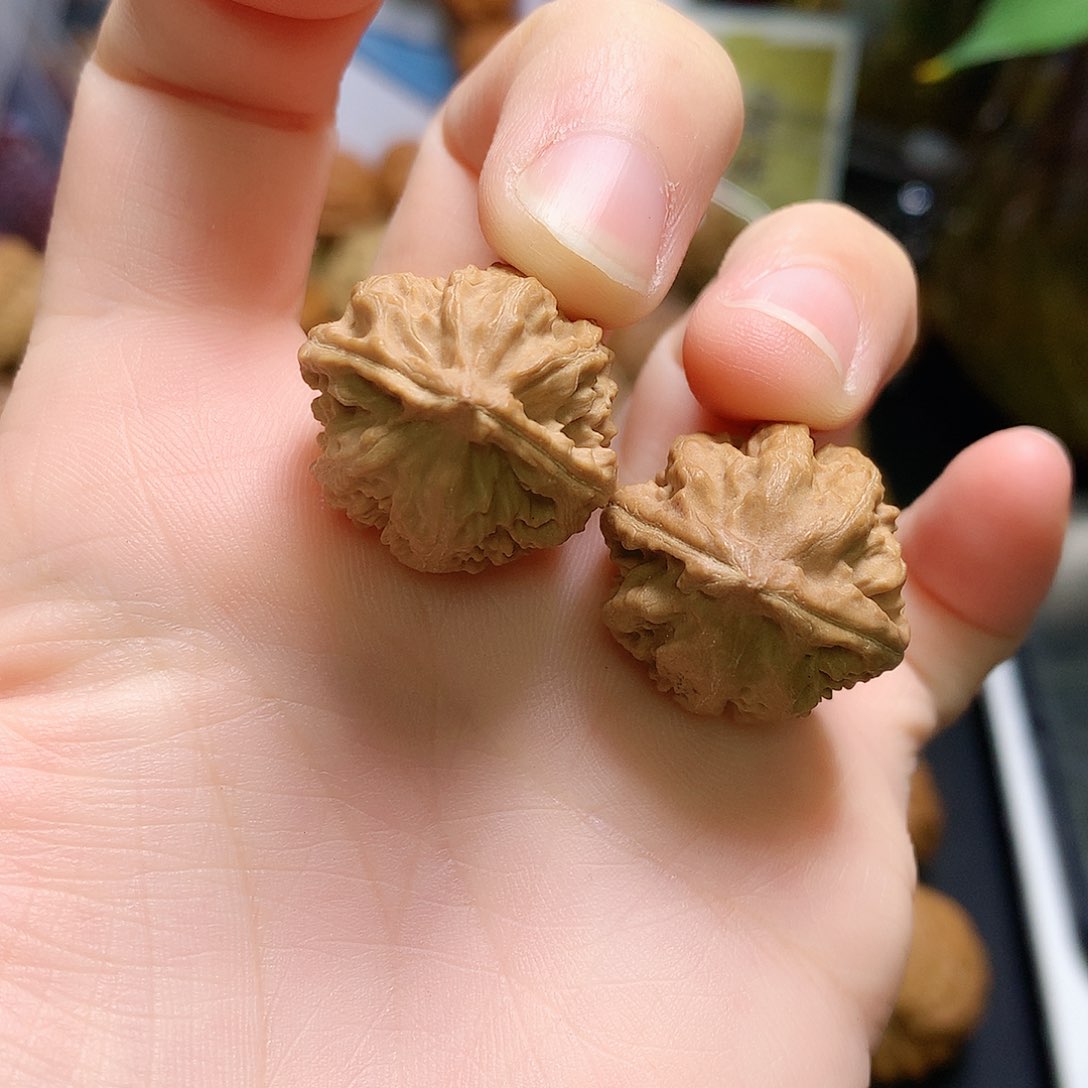 文玩核桃吊坠小霸王龙手捻