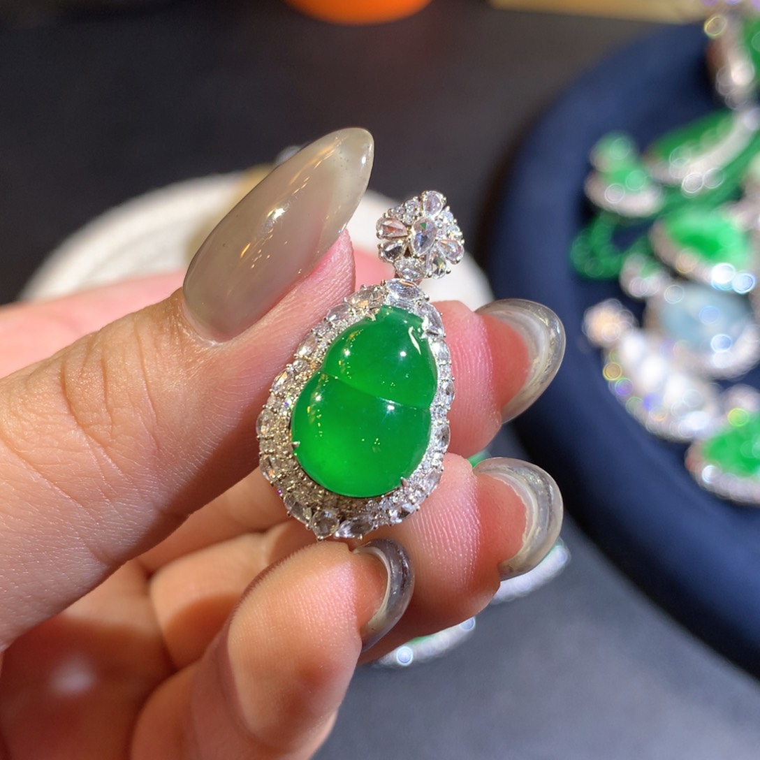 翡翠挂件18K金镶嵌葫芦