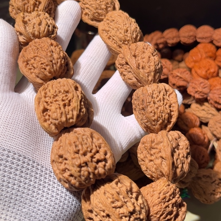 手串文玩核桃…………32