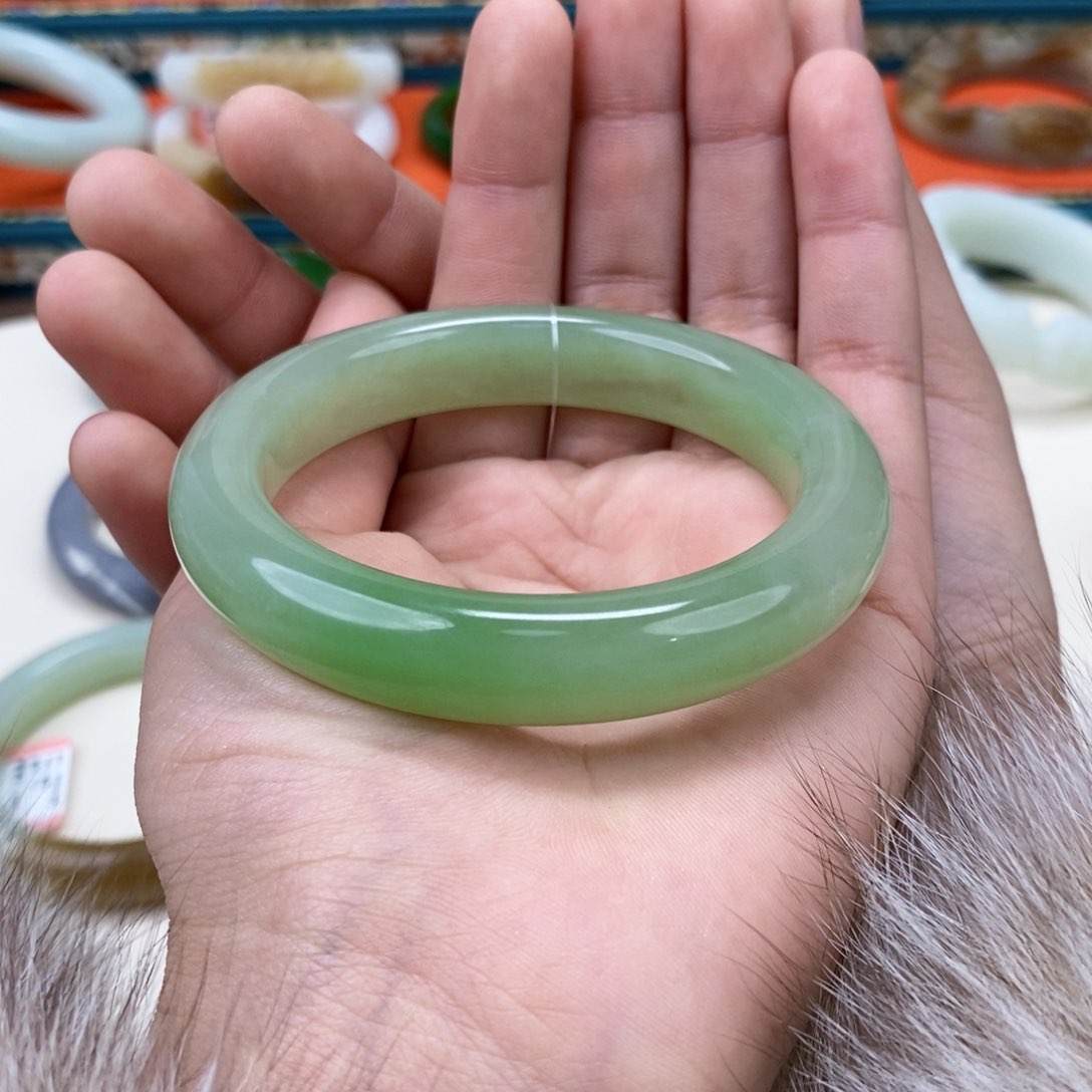 和田玉手镯 未镶嵌兰**香