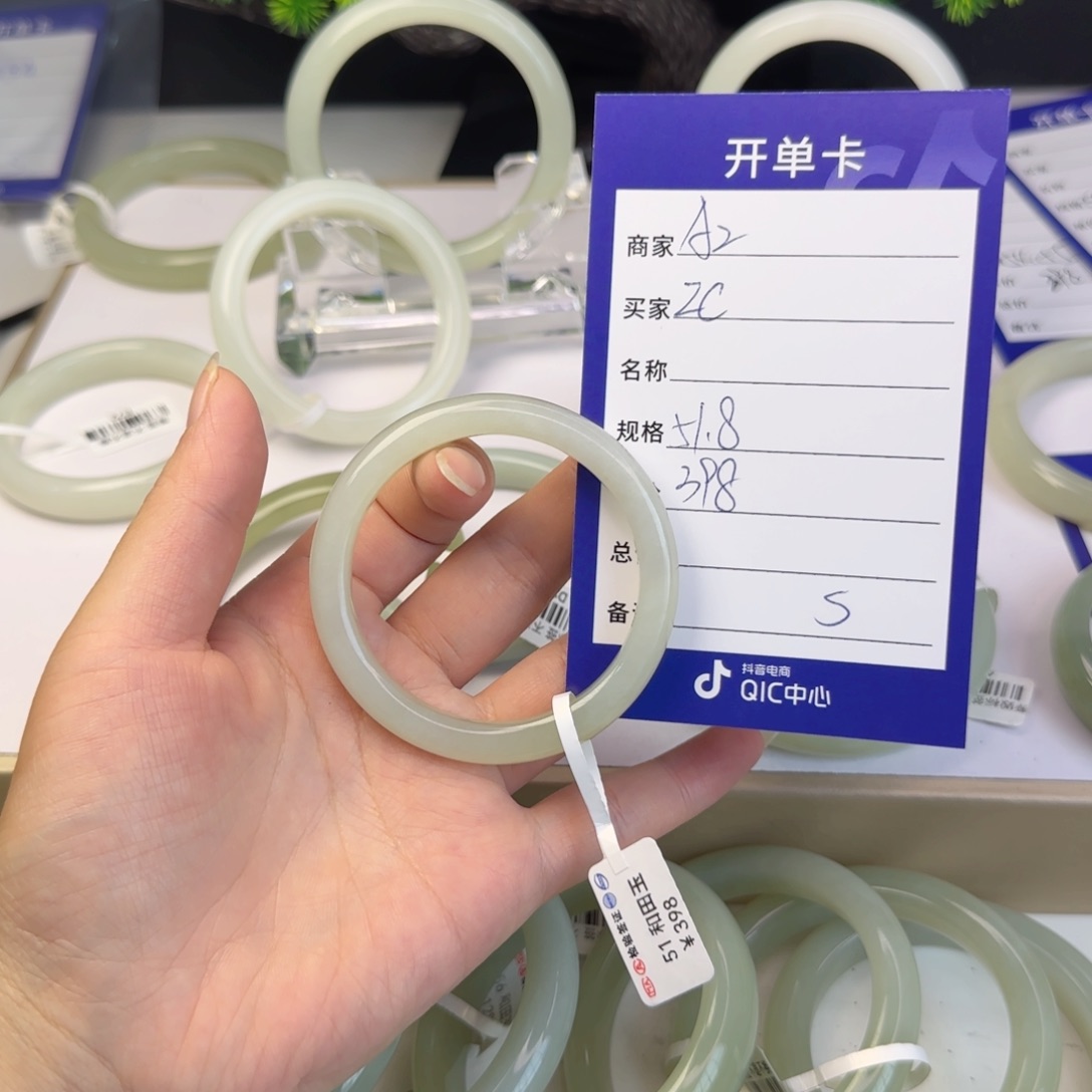 和田玉手镯未镶嵌Z*?