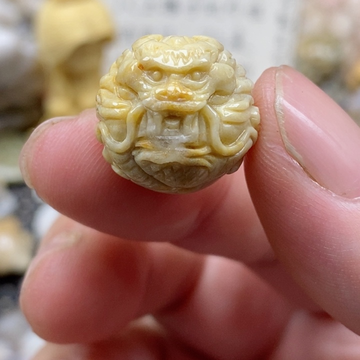 颈饰未镶嵌硅化珊瑚（珊瑚玉）通孔 