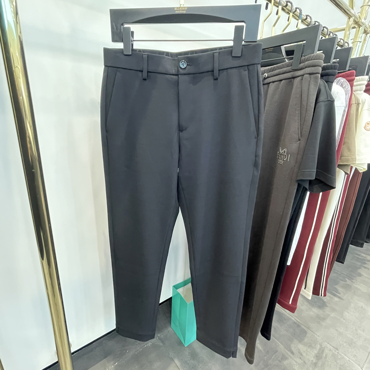 【直播间裤子】以直播间为主