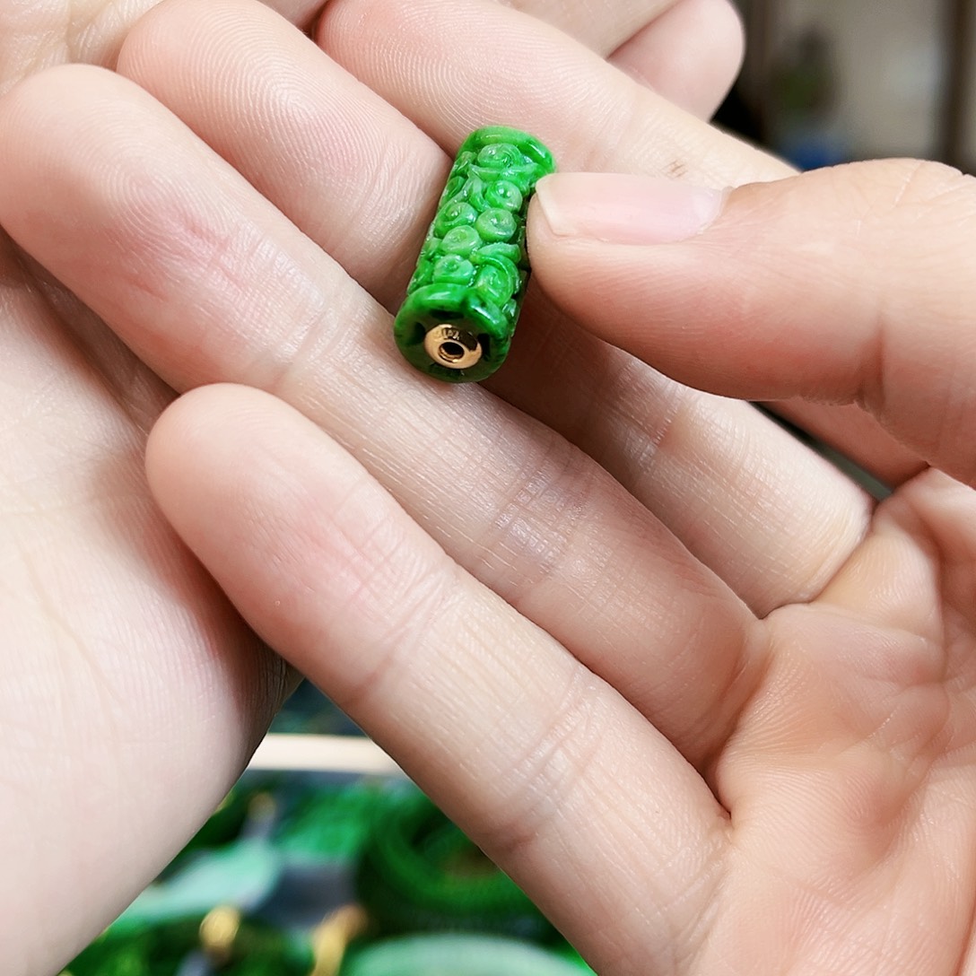 翡翠颈饰18K金镶嵌吊坠多样性