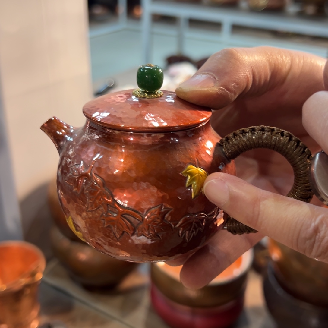 铜枫叶烤色一体小泡壶