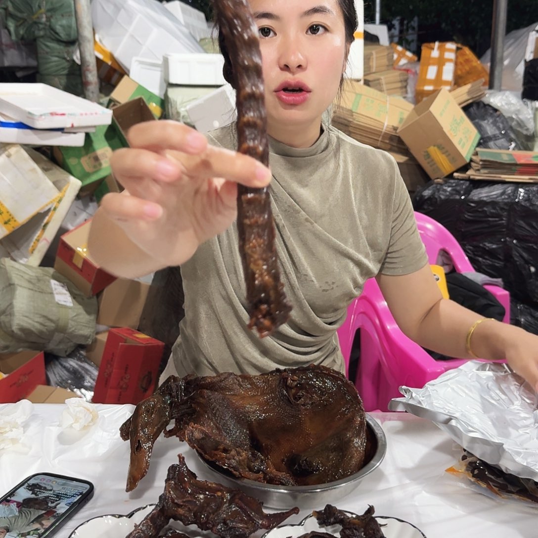 中国大陆鸭子1脖子2吊结2抓5个
