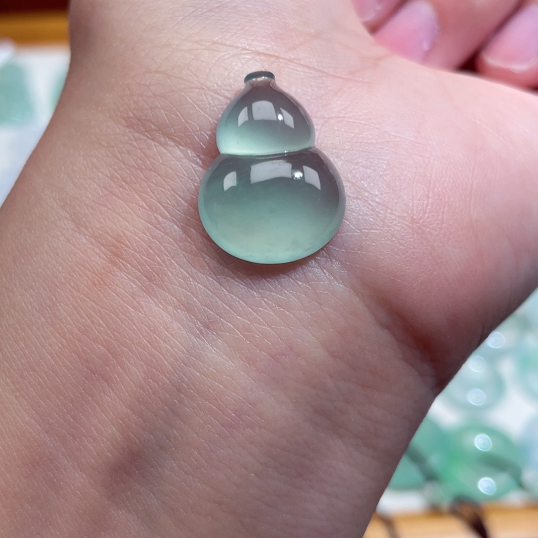 翡翠未镶嵌颈饰葫芦