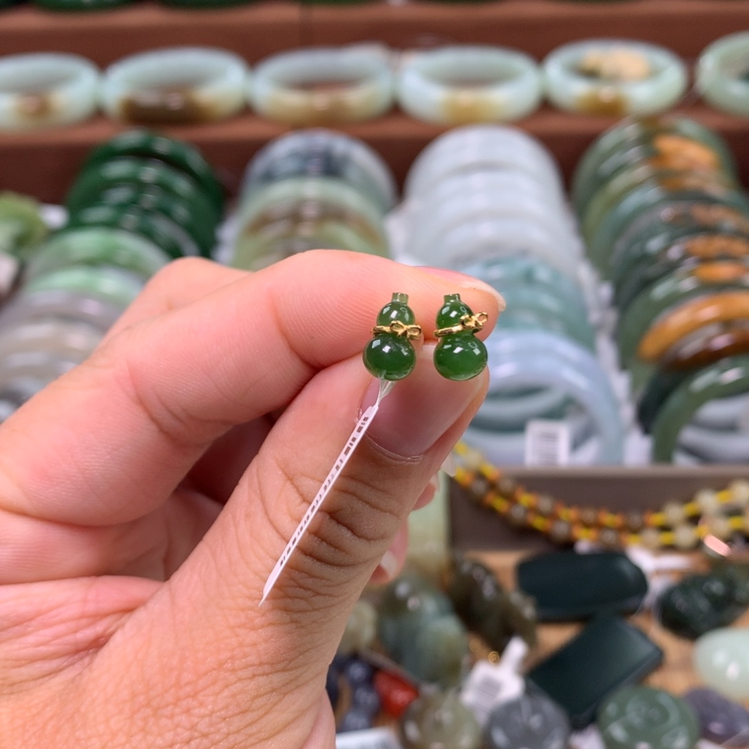 和田玉未镶嵌耳饰