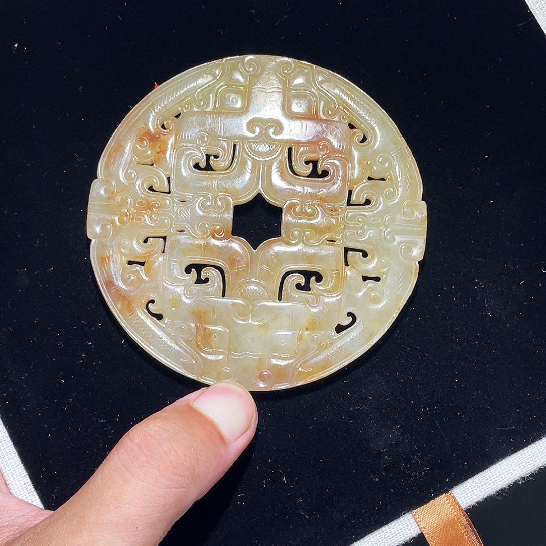 用***7颈饰未镶嵌和田玉（糖玉）