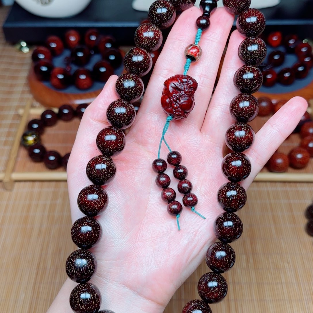 清***月檀香紫檀（小叶紫檀）想1.5手持