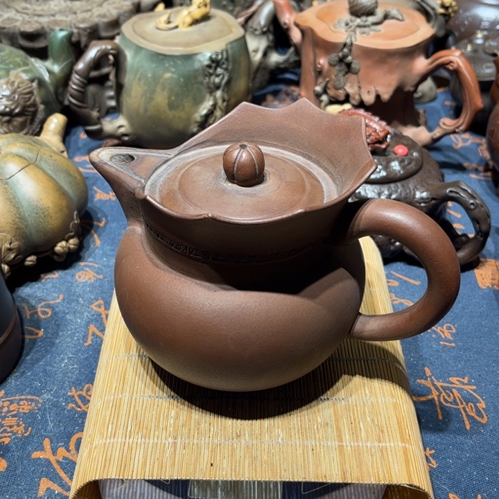 世***喜紫砂茶壶紫砂。         