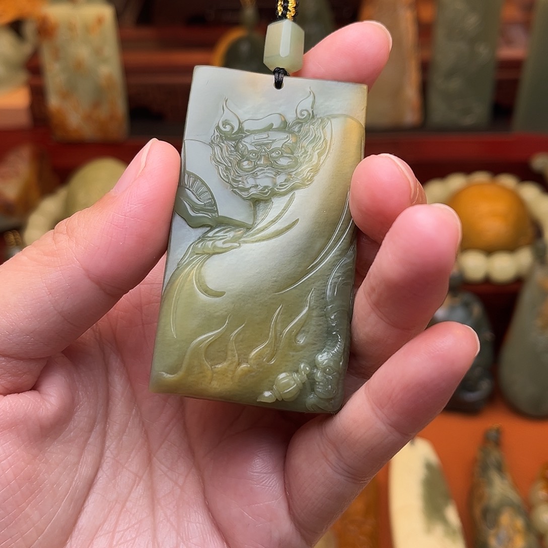 岫岩河磨玉（透闪石质玉）颈饰未镶嵌居*居