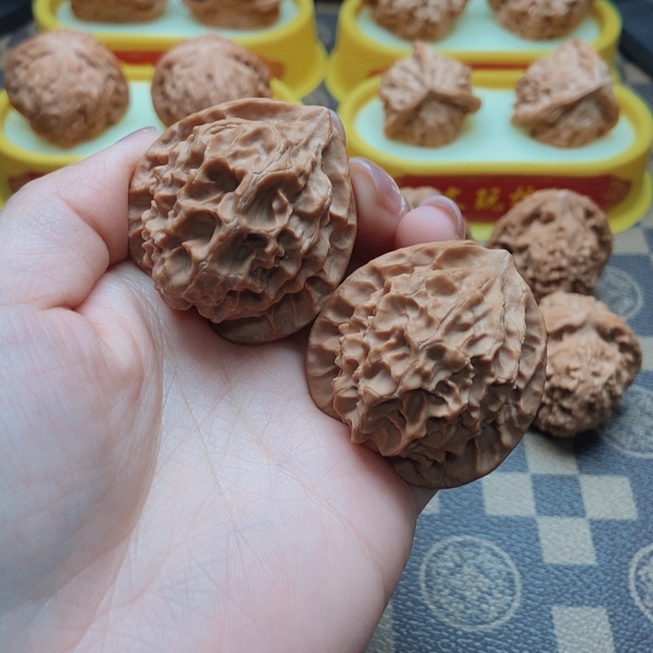 文玩核桃把件39龙鳞