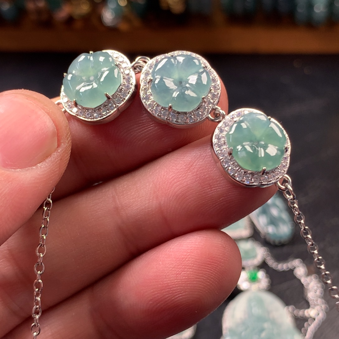 翡翠未镶嵌颈饰有钱花手链