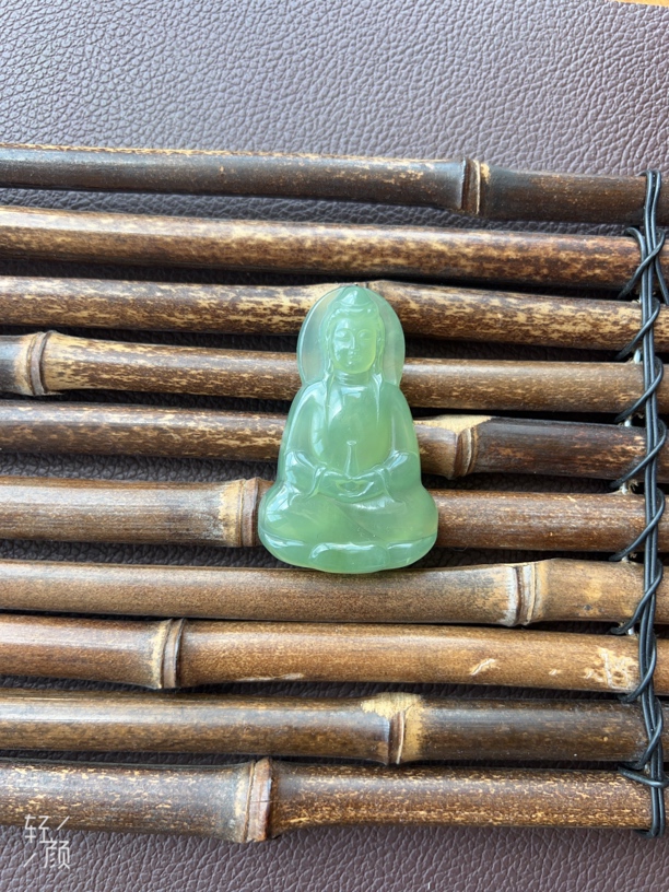 精品岫玉素衣观音吊坠