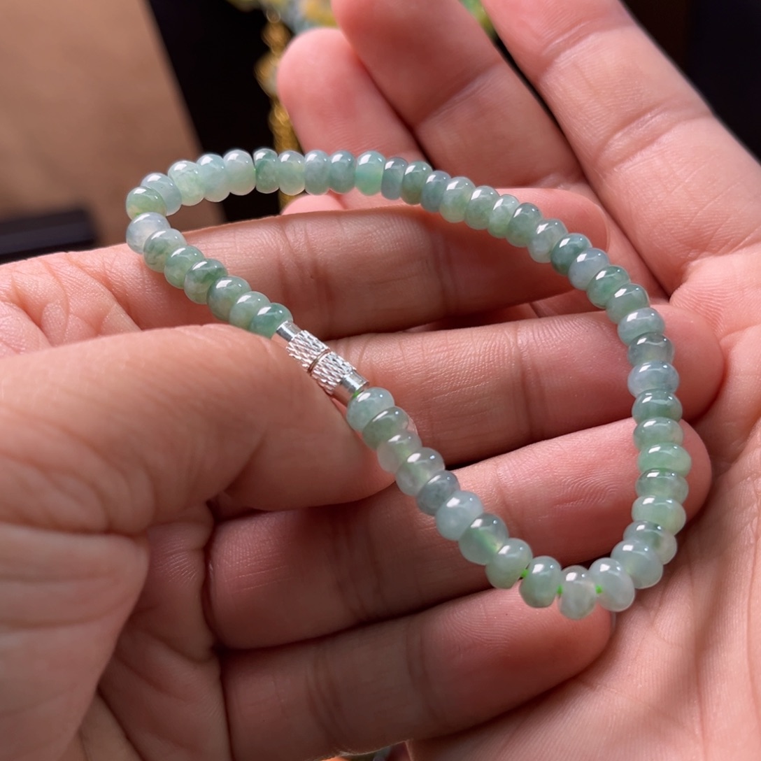 翡翠手镯未镶嵌带编织