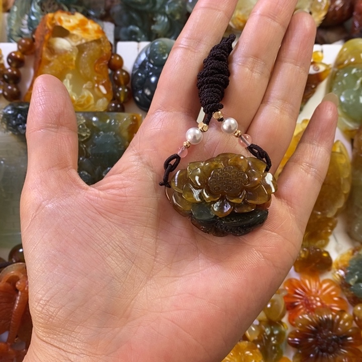 蛇纹石玉未镶嵌颈饰