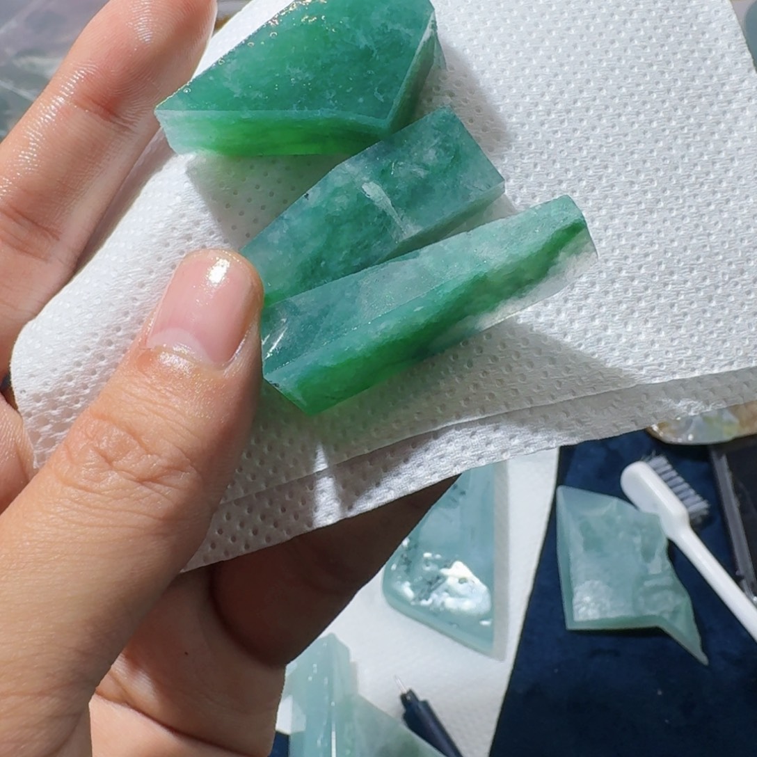 泉***合定制翡翠未镶嵌翡翠