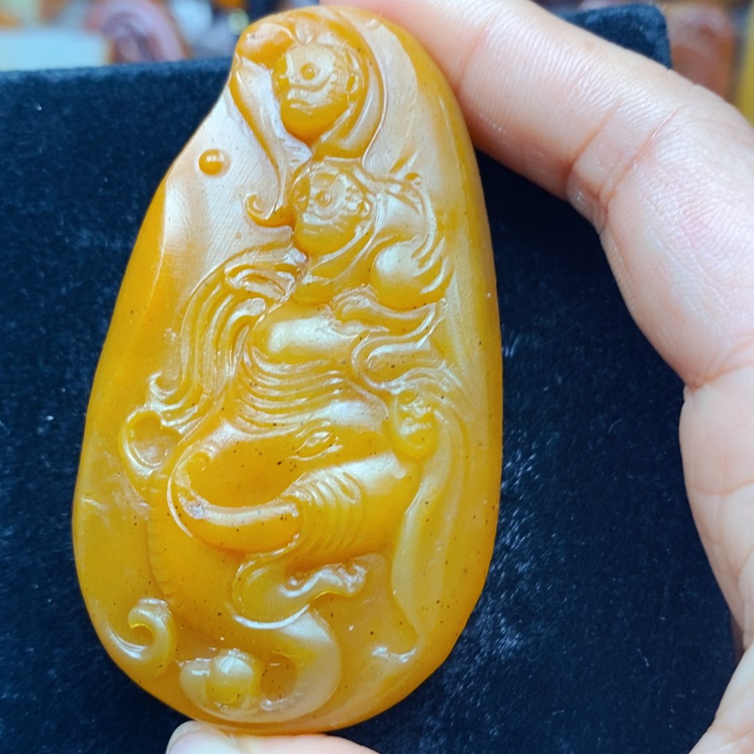 石英质玉（黄龙玉）未镶嵌颈饰