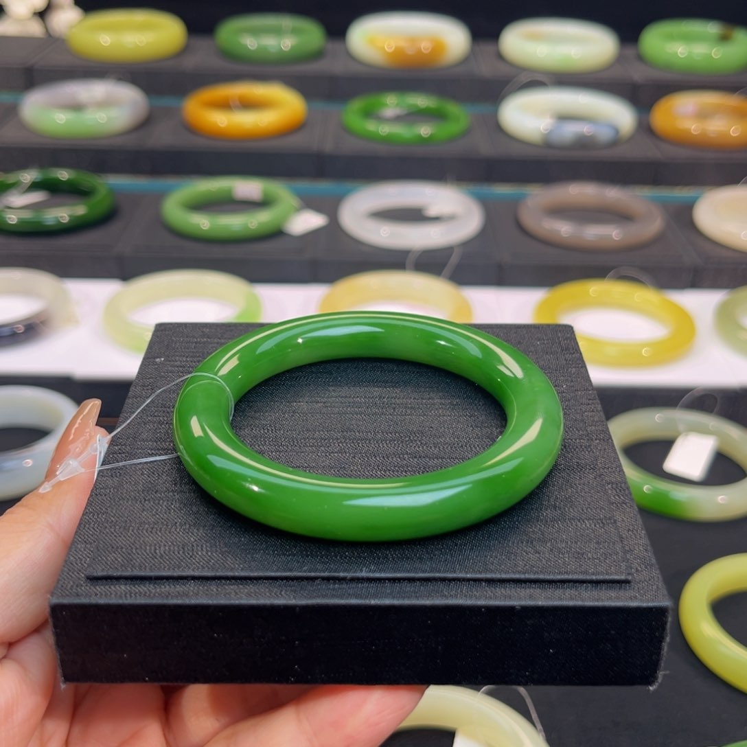 未镶嵌手镯和田玉-碧玉甜艳绿手镯