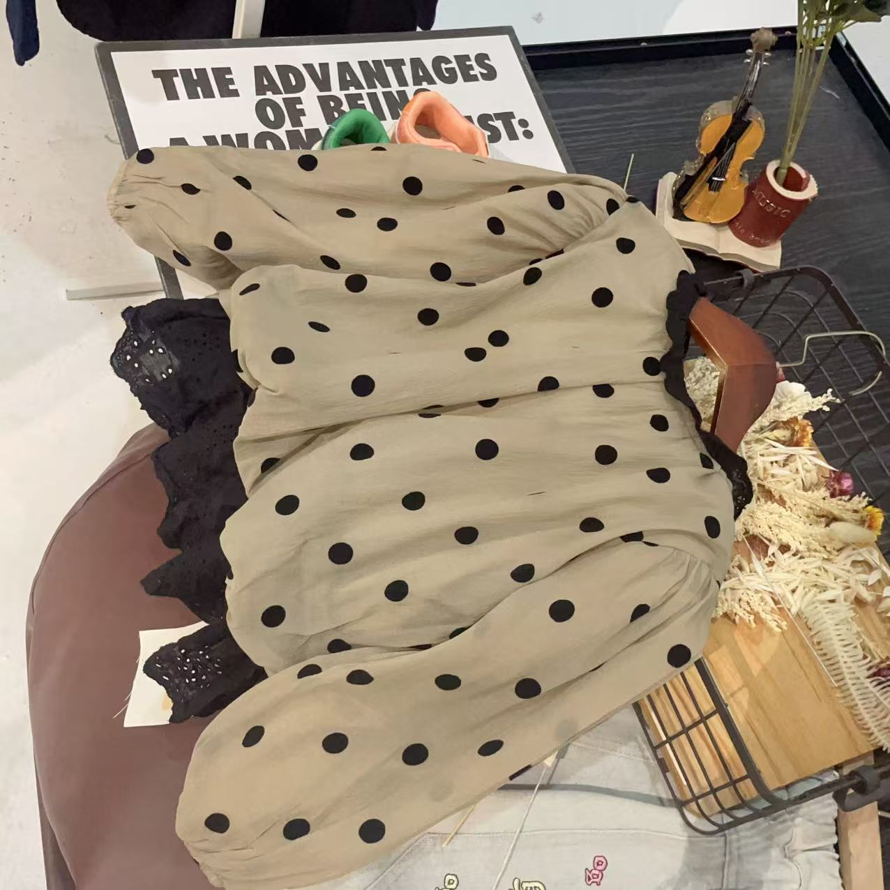 505527  韩版女童舒适时尚波点蕾丝泡泡长袖