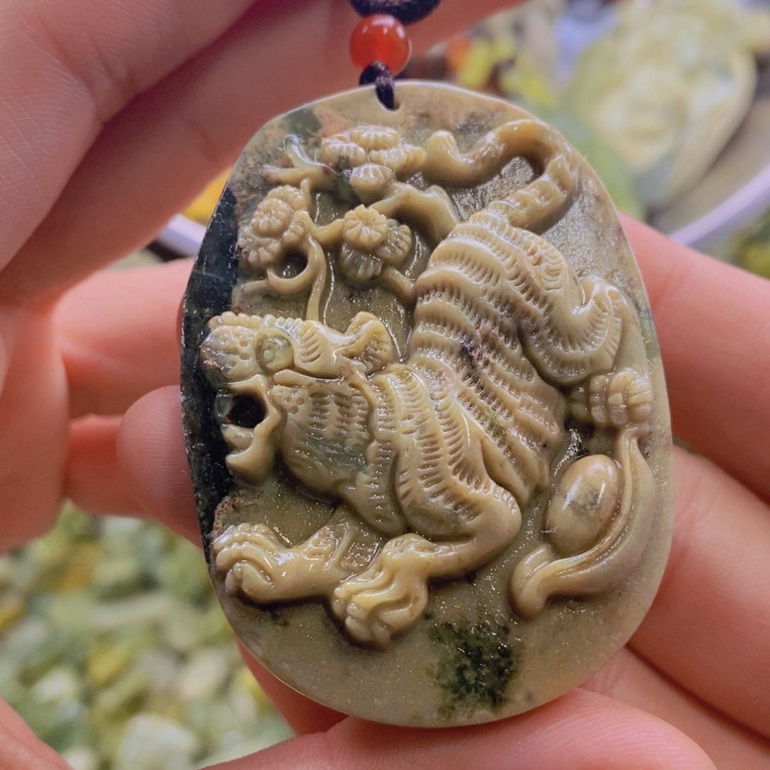 蛇纹石玉吊坠未镶嵌
