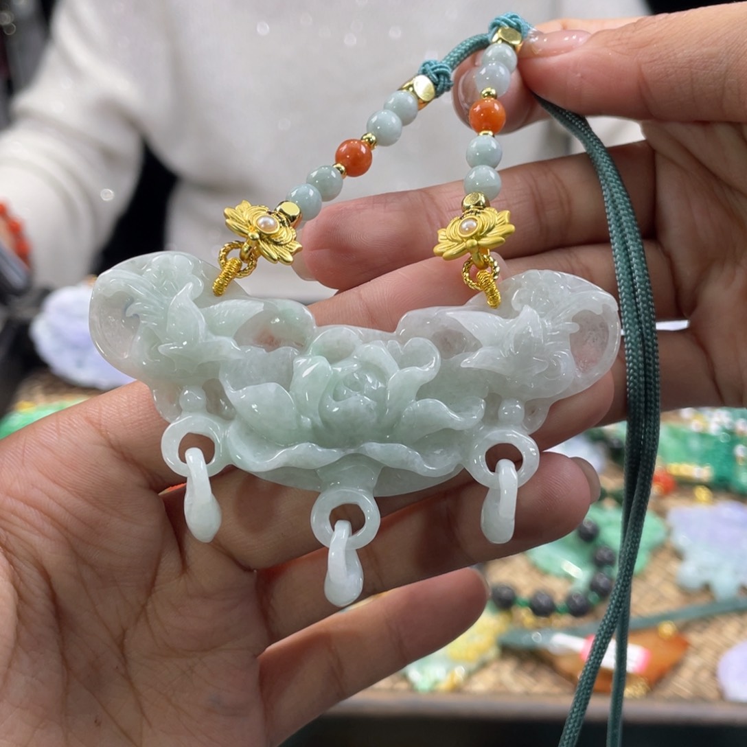 翡翠颈饰未镶嵌代编织