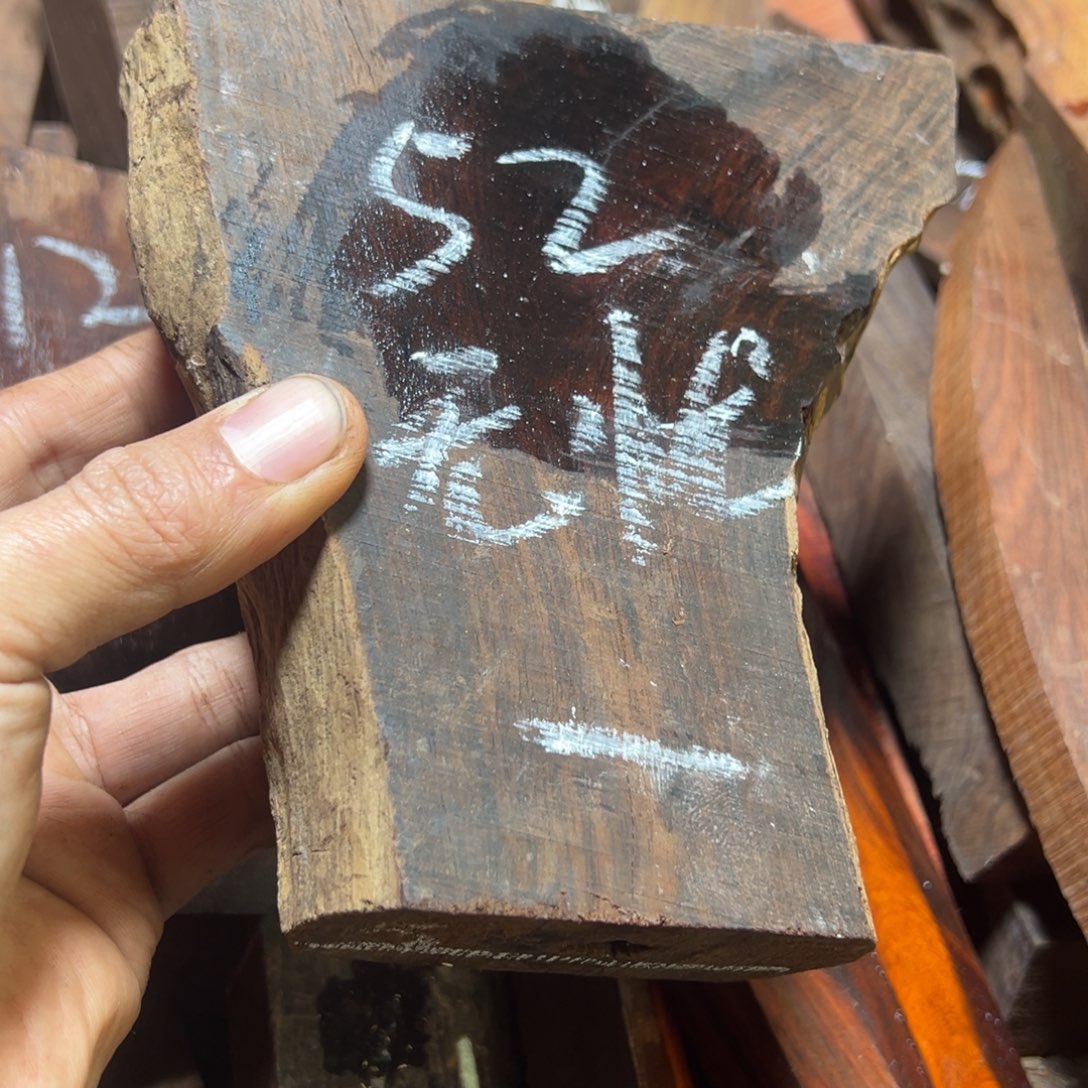无***人交趾黄檀（大红酸枝）