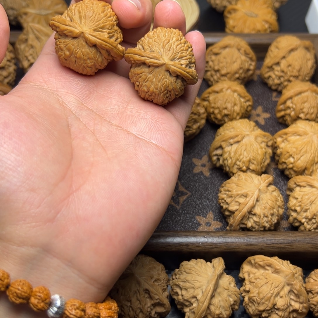 赵***毅文玩核桃把件白狮子全品