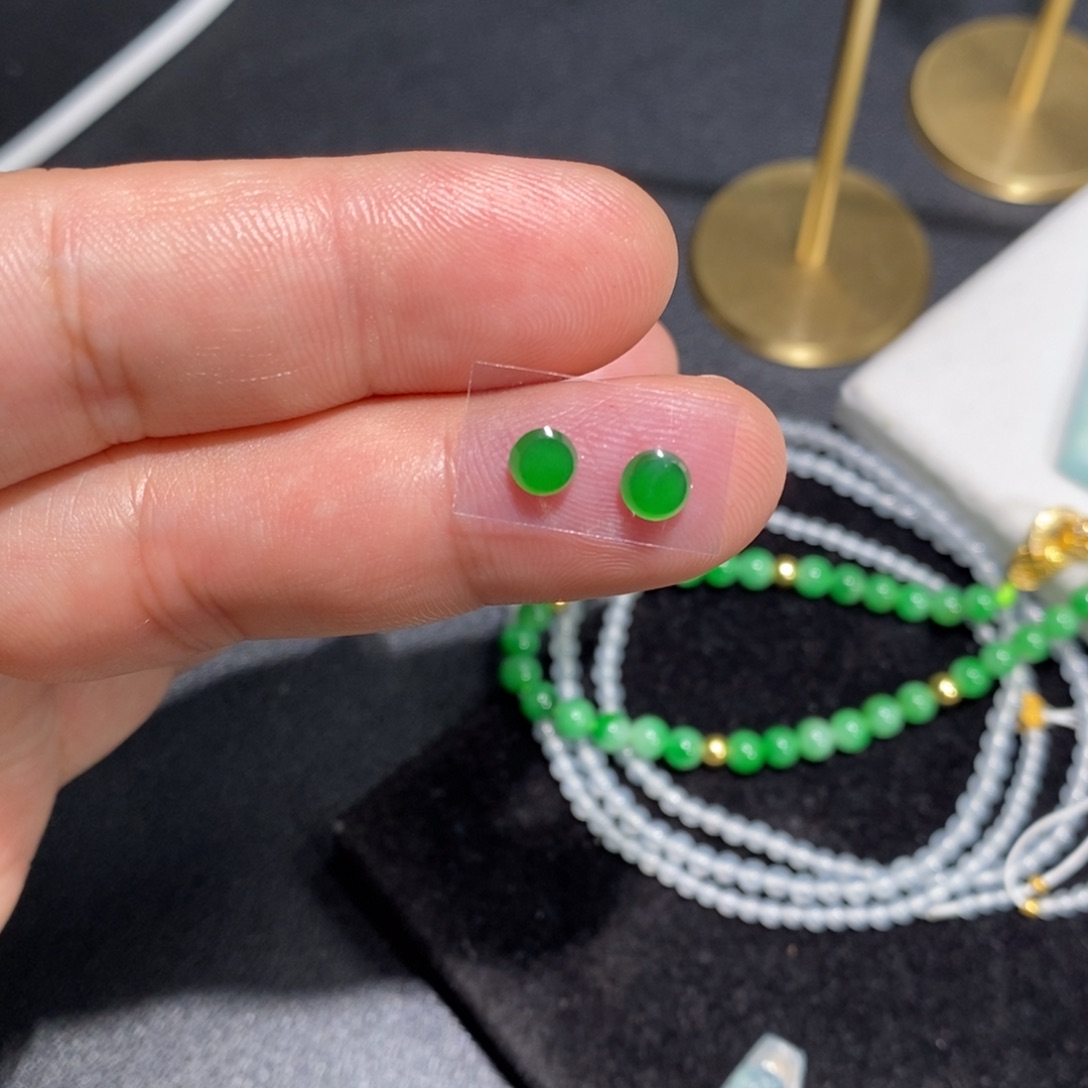 翡翠裸石阳绿小圆牌