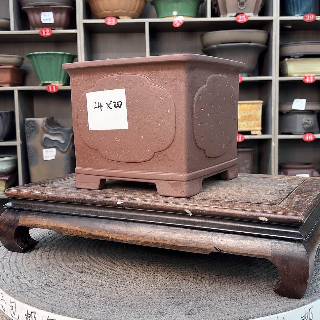 紫砂花盆《****》紫砂的颜色很好看