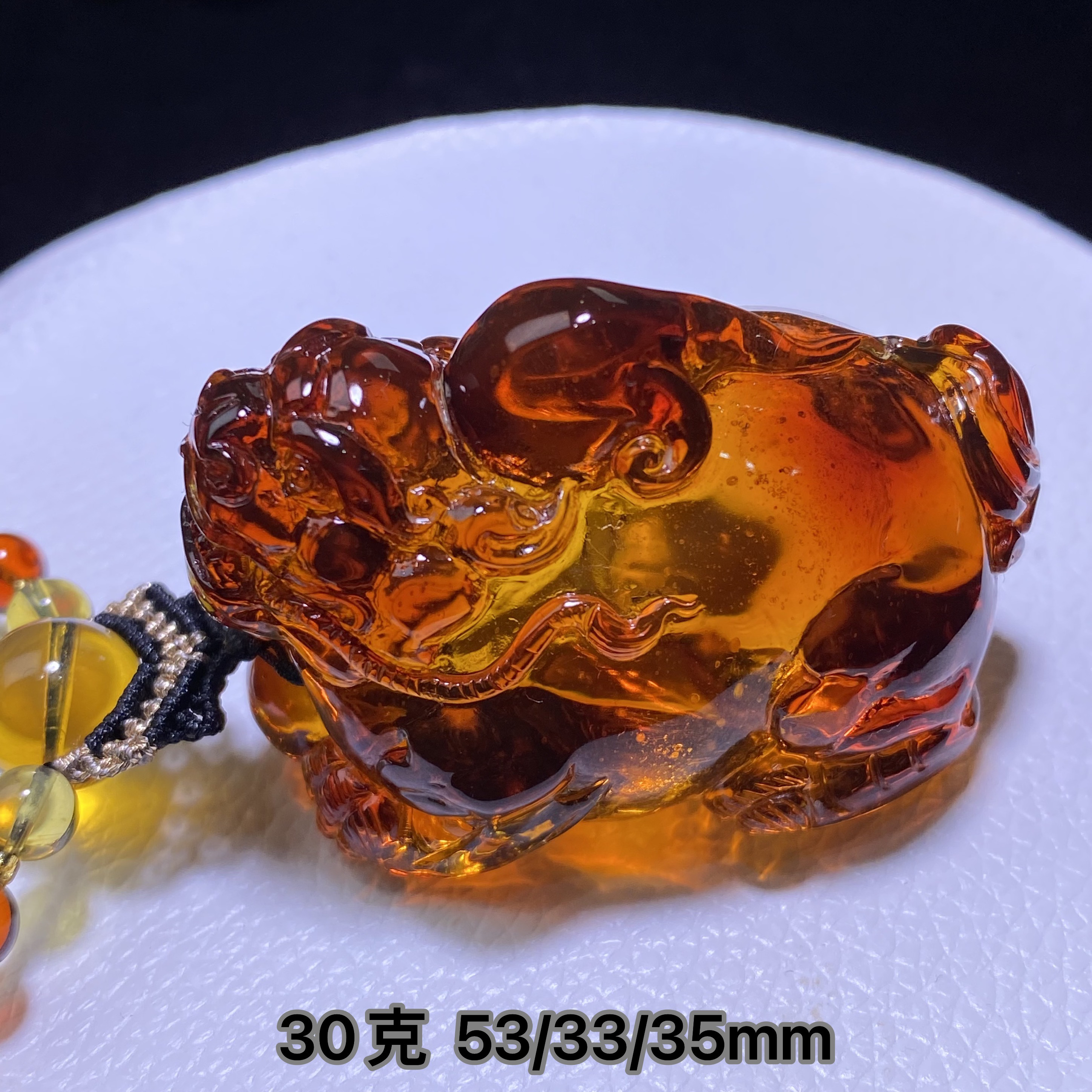 【小伊琥珀】30克鹤顶红蓝血血珀貔貅吊坠