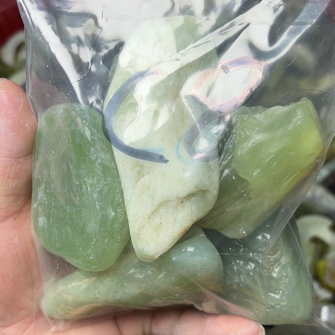 平***去蛇纹石玉未镶嵌鱼缸石 盆景石