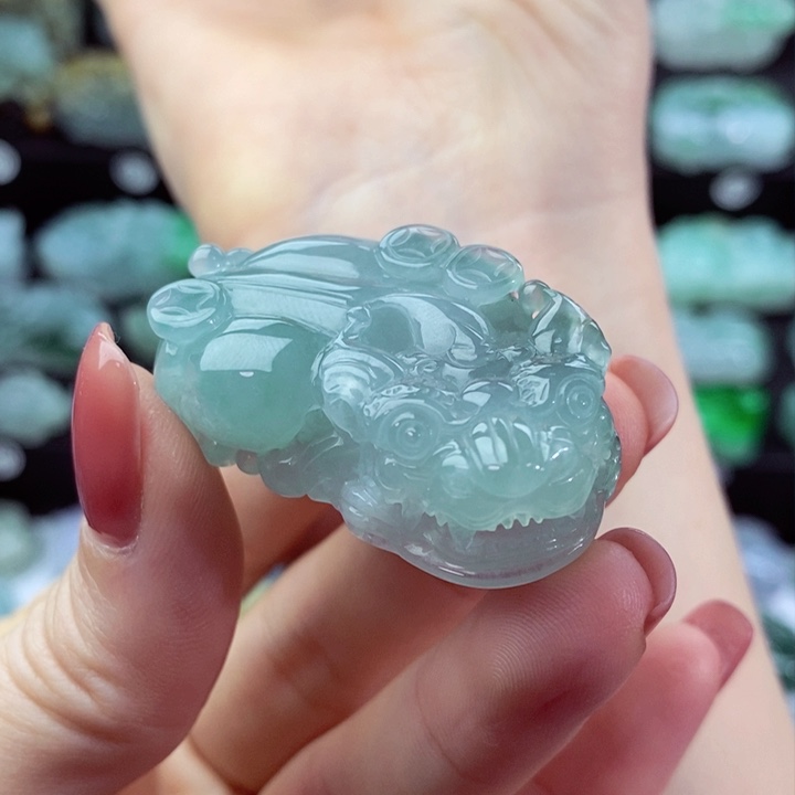 翡翠颈饰未镶嵌天然