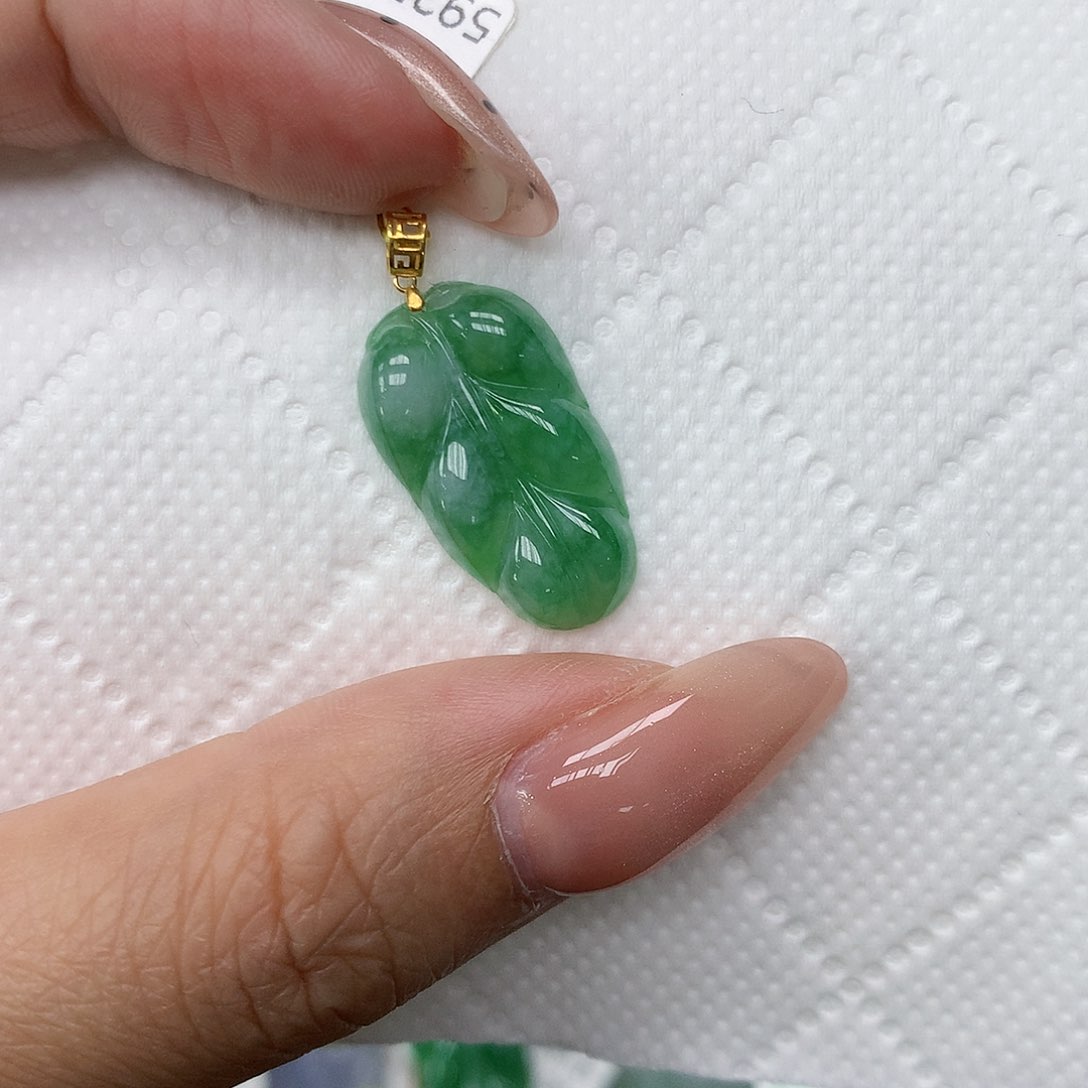 颈饰18K金镶嵌翡翠