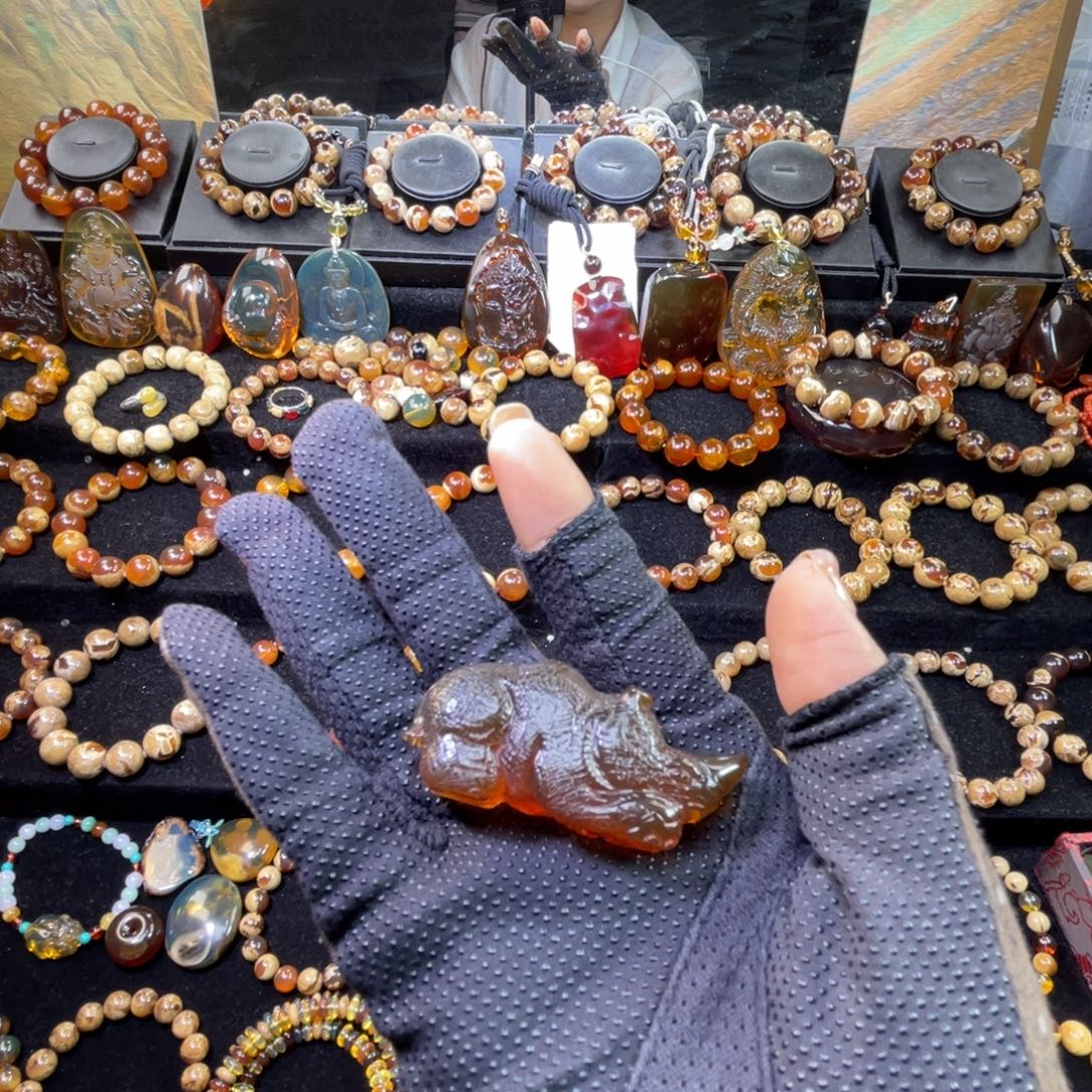 琥珀未镶嵌手串牛牛