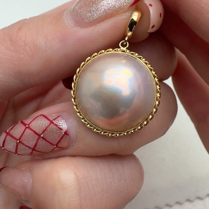 拼合珍珠（马贝珠）颈饰18K金镶嵌