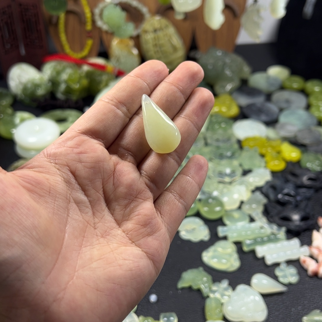 岫玉未镶嵌吊坠(不含链)