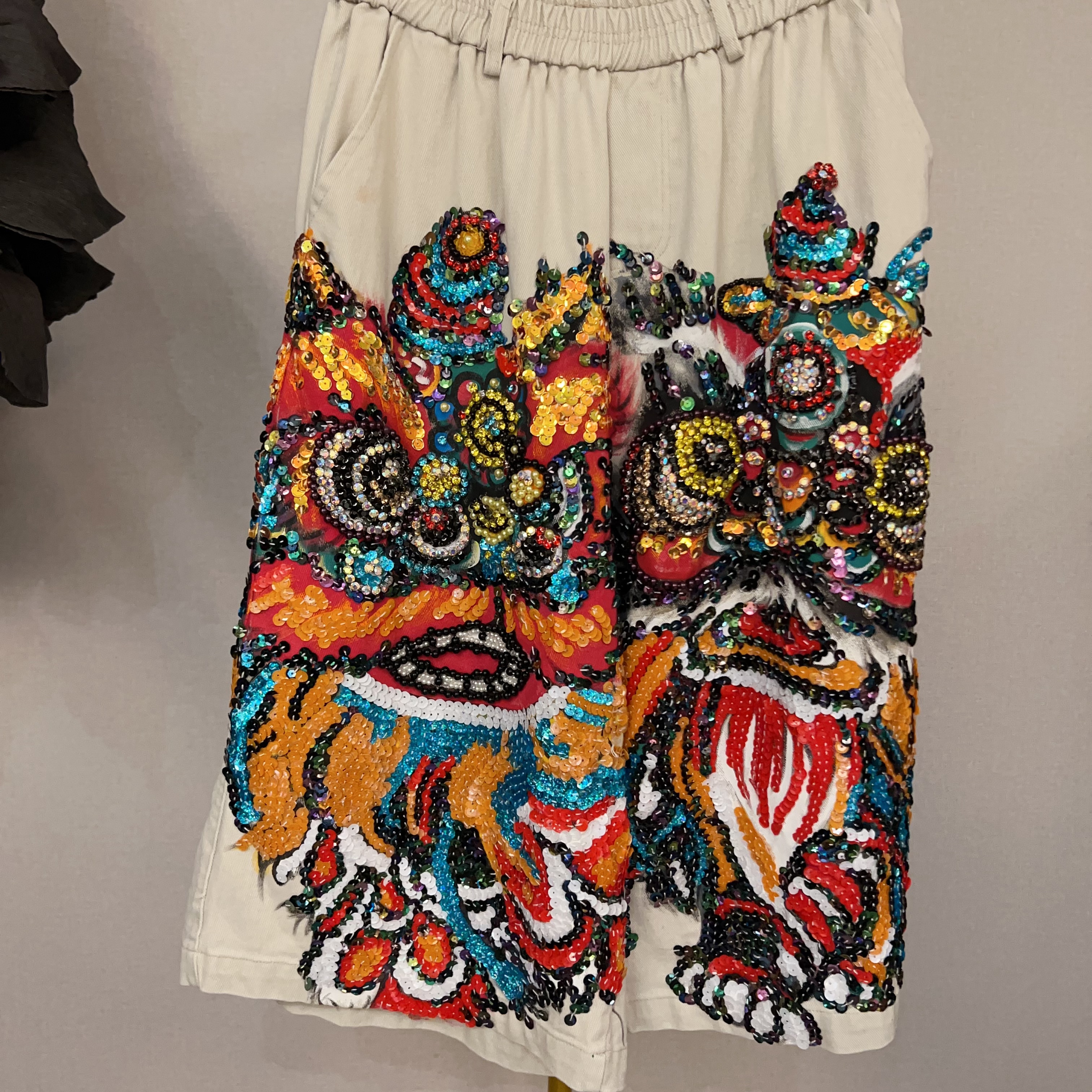 W1287时尚个性设计师款手工重工手绘豹子个性潮牌舞狮休闲短裤