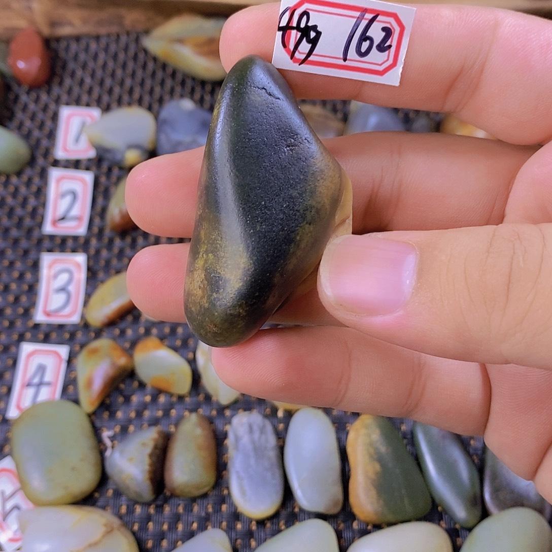 颈饰未镶嵌和田玉（糖玉）