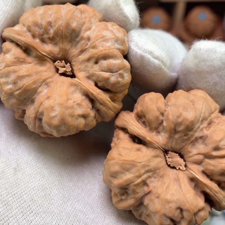 文玩核桃吊坠43全品货头山地红皮42克四开背八蹬腿肌肉蛤蟆