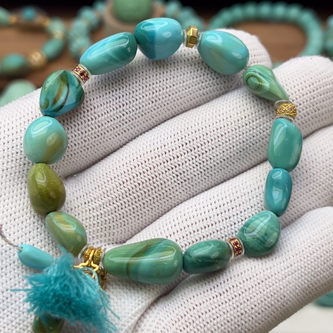 绿松石未镶嵌珠宝奇石