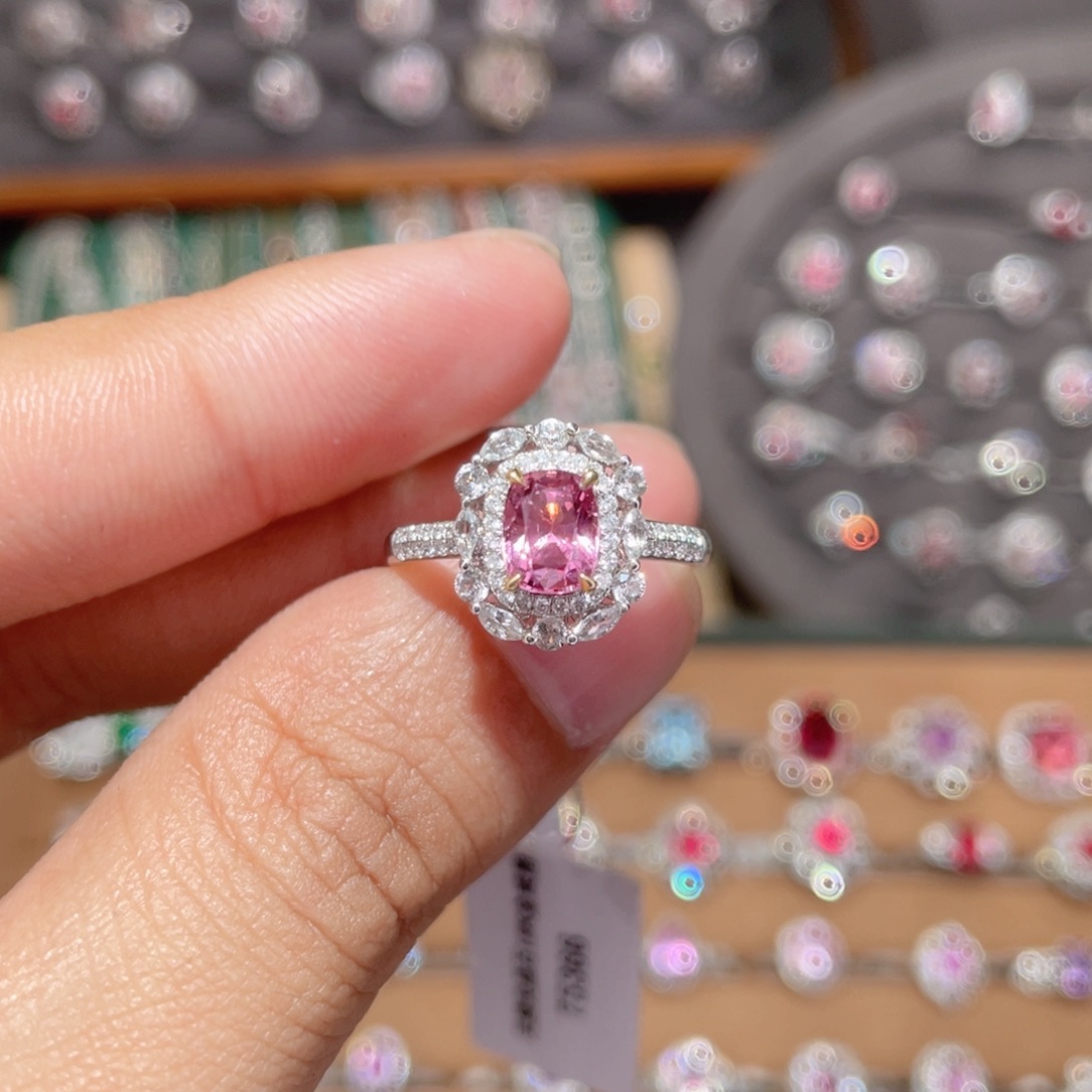 尖晶石戒指18K金镶嵌1.1ct 无烧缅甸