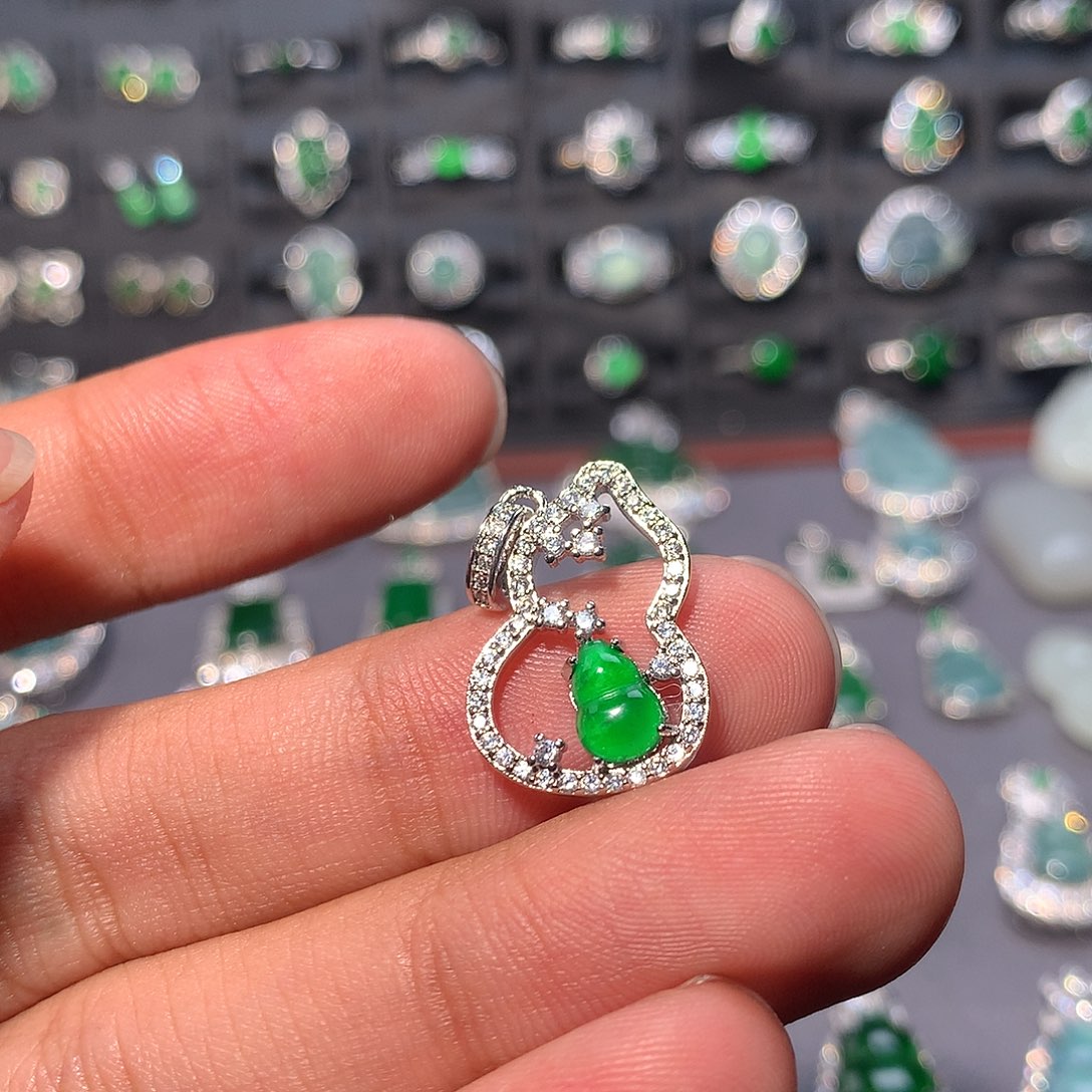 翡翠未镶嵌吊坠(不含链)