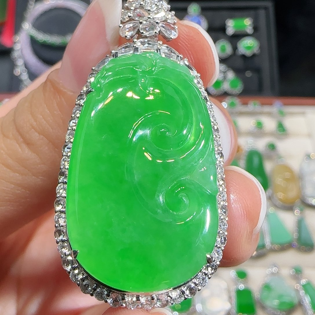 翡翠吊坠(不含链)18K金镶嵌